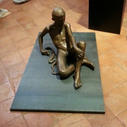 Il serpaio  1958-1960  scultura bronzea
